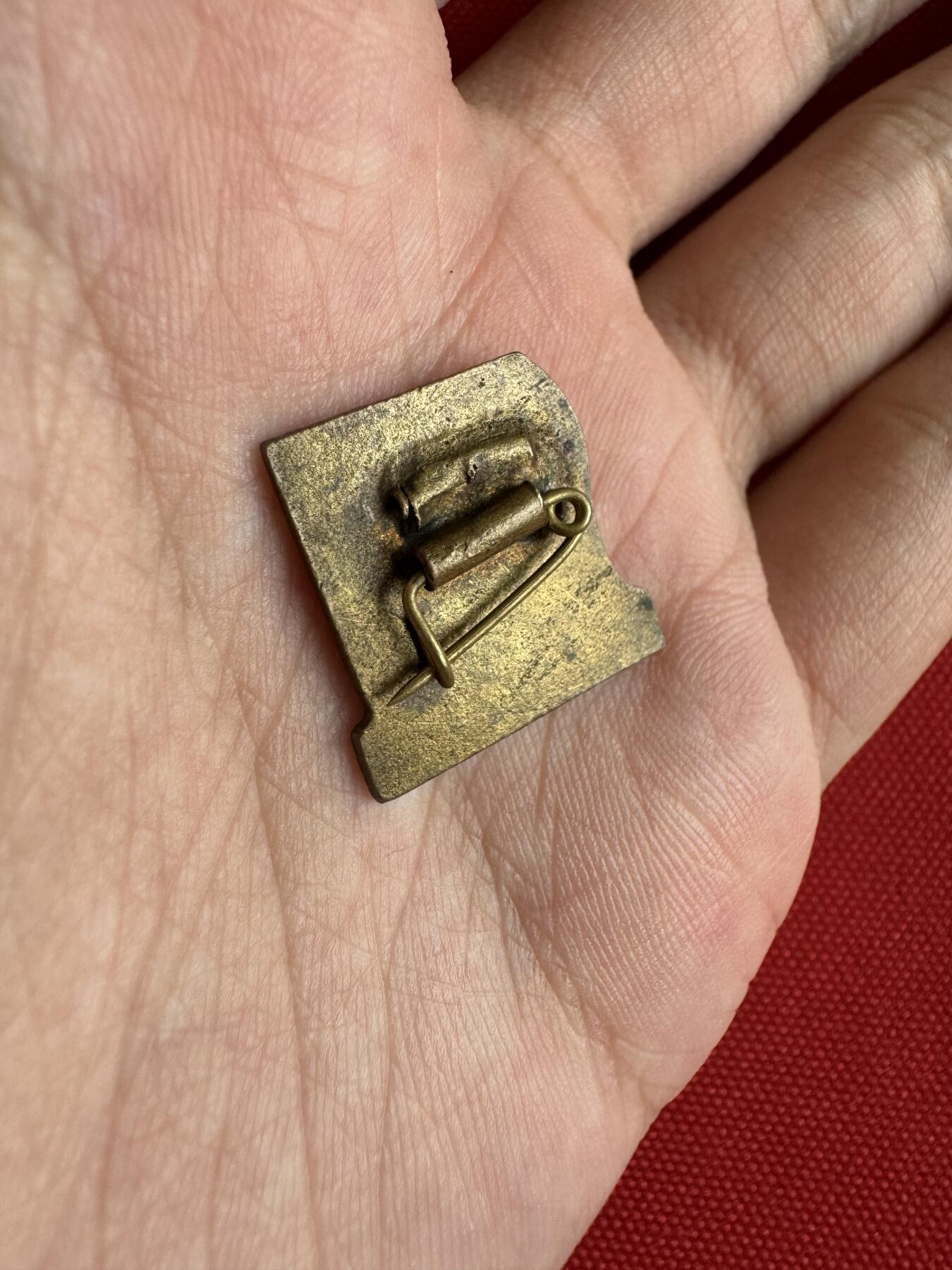 五哥徽章群   29号周一晚上八点4群联拍 中匈友谊万岁