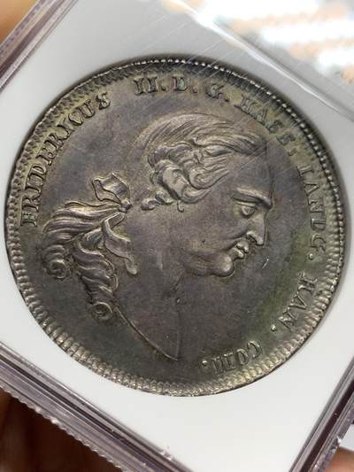 《竞宝斋》第423场 周日，周一，周二  3场连拍 （全场包邮） NGC MS62 德国 1766年 黑森卡塞尔 1泰勒大银币 深包浆 出分不易 非常难的品种 季军分 更高分仅两枚 