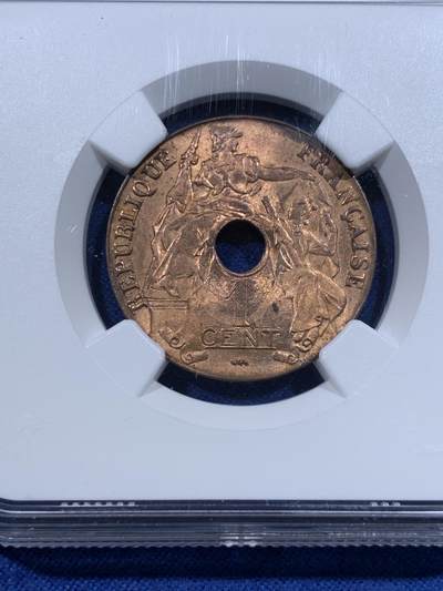 《竞宝斋》第423场 周日，周一，周二  3场连拍 （全场包邮） NGC MS64RB 法属印支1923年百分之一中孔铜币 THUNDERBOLT（POISSY）版