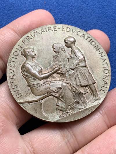 《竞宝斋》第423场 周日，周一，周二  3场连拍 （全场包邮） 名家罗蒂作品 法国国民教育部纪念铜章 带盒 62克 50.2mm 丰饶角铜标