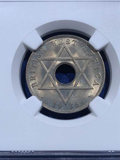 《竞宝斋》第423场 周日，周一，周二  3场连拍 （全场包邮） 两枚一组 NGC MS64 英属西非1936年爱德华八世1/2便士镍币 爱八经典品种 高分少见