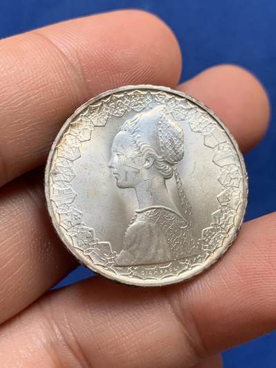 《竞宝斋》第423场 周日，周一，周二  3场连拍 （全场包邮） 意大利1966年少妇500里拉银币 原光