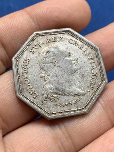 《竞宝斋》第423场 周日，周一，周二  3场连拍 （全场包邮） 法国1775路易十六马赛港口景观八角银章，原铸无边铭，早期八角少见，33.3mm，17.8克