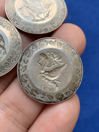 《竞宝斋》第423场 周日，周一，周二  3场连拍 （全场包邮） 三枚一组 法国私人定制鸟类银章 带有80%含银量银标 总重13克 25.8mm