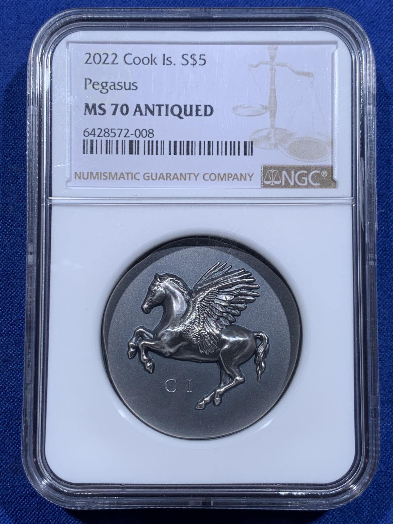 《竞宝斋》第423场 周日，周一，周二  3场连拍 （全场包邮） NGC MS70ANTIQUED 库克2022年发行古希腊货币3（超高浮雕飞马设计）仿古银币（CIT重现千年历史货币复刻：1盎司克重，999纯银，33MM，限量999枚，盒证齐全）加厚盒