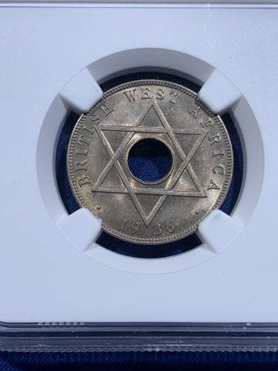 《竞宝斋》第423场 周日，周一，周二  3场连拍 （全场包邮） 两枚一组 NGC MS64 英属西非1936年爱德华八世1/2便士镍币 爱八经典品种 高分少见