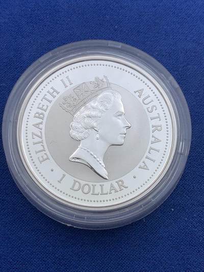 《竞宝斋》第423场 周日，周一，周二  3场连拍 （全场包邮） 澳大利亚 1997年 笑翠鸟 熊猫镶嵌银币 含纯银1盎司999银，镶嵌部分重0.5克黄金，发行1.5万枚，为上海国际钱币展而发行