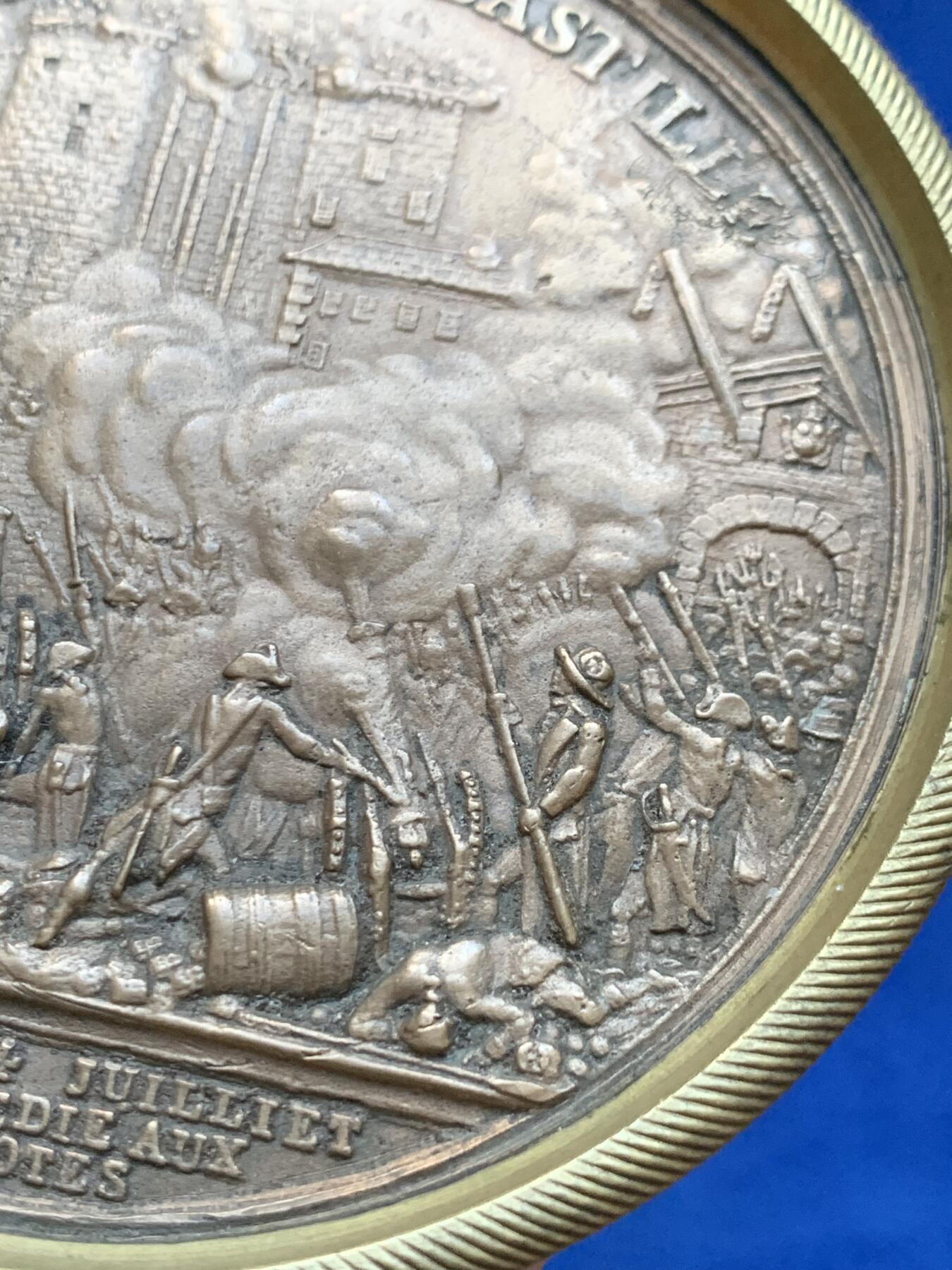 《竞宝斋》第423场 周日，周一，周二  3场连拍 （全场包邮） 围攻巴士底狱单面铜章 92.1克 84mm 顶部有打孔 大直径 品种少见