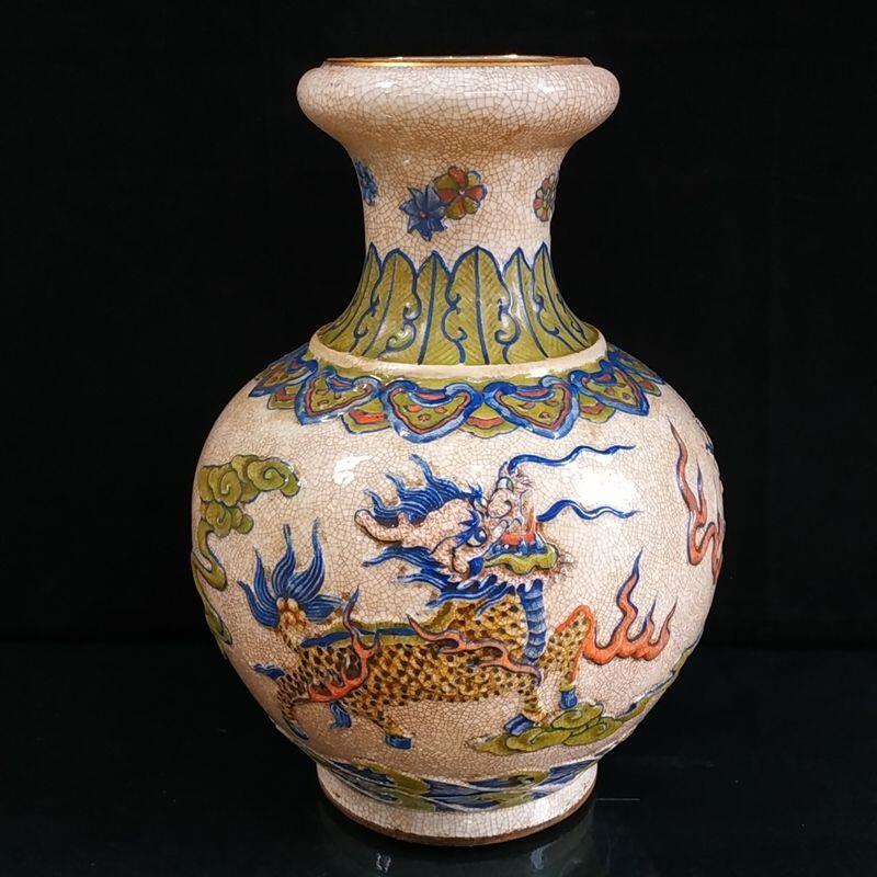精品老瓷器专场 粉彩手工浮雕麒麟图开片描金蒜头瓶