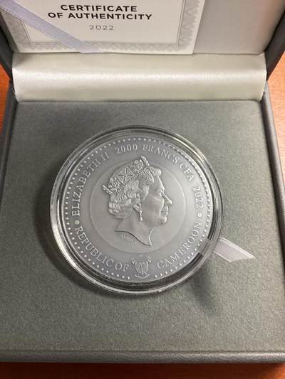 长老汇蛇年精选第五十四场拍卖 2022喀麦隆月亮女神2盎司仿古银币，数码打印技术，高浮雕，直径55MM，999银，500枚，盒证全