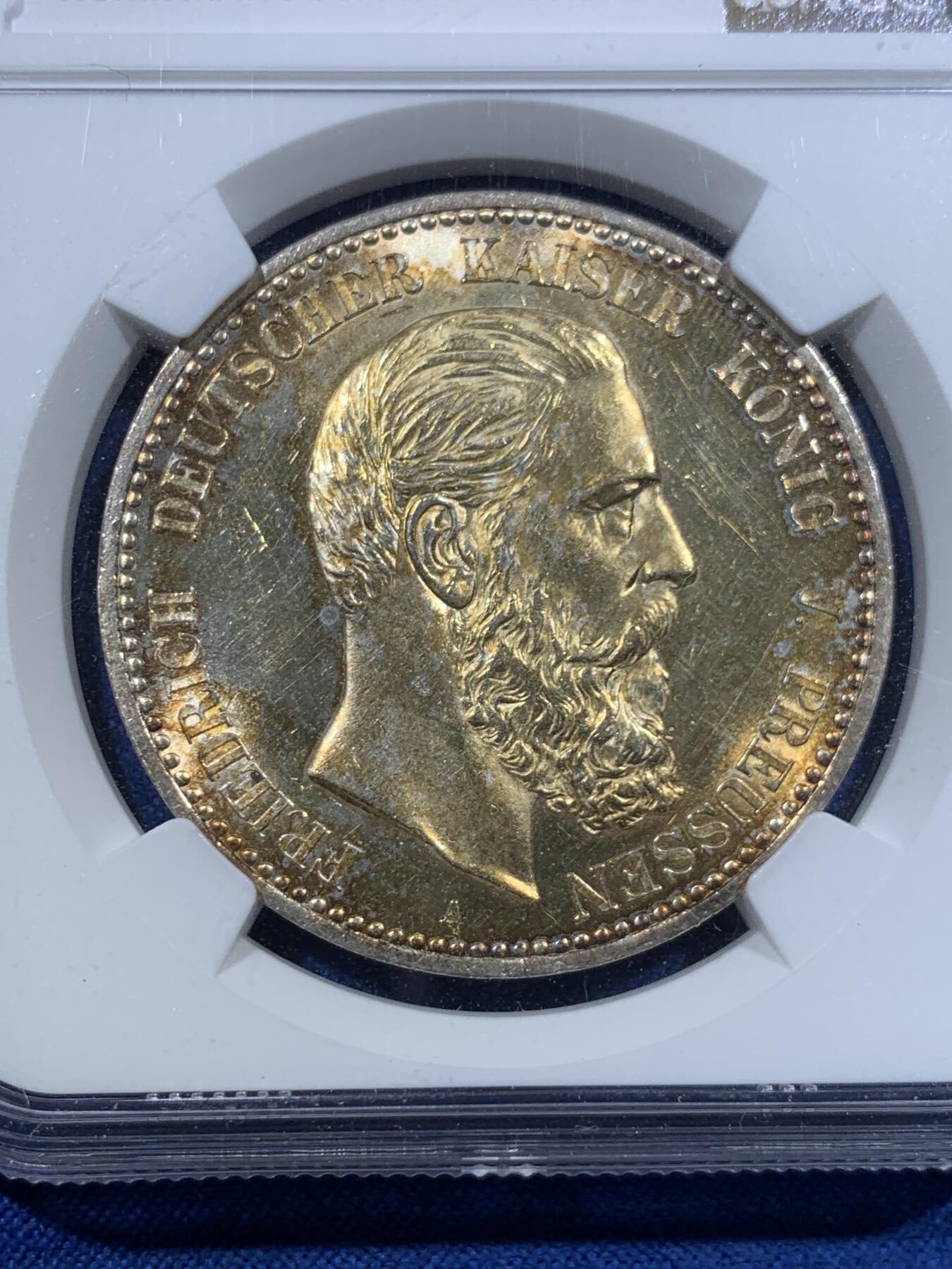 《竞宝斋》第423场 周日，周一，周二  3场连拍 （全场包邮） NGC MS62 德国1888年三皇之年腓特烈三世短翅流通5马克银币 金彩转光