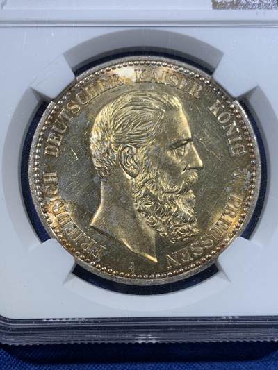 《竞宝斋》第423场 周日，周一，周二  3场连拍 （全场包邮） NGC MS62 德国1888年三皇之年腓特烈三世短翅流通5马克银币 金彩转光
