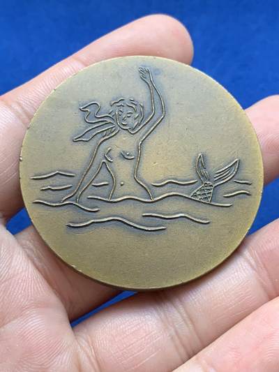 《竞宝斋》第423场 周日，周一，周二  3场连拍 （全场包邮） 法国沙泰勒永海滩市城市纪念铜章 59.1克 49.3mm 人鱼小姐比较抽象