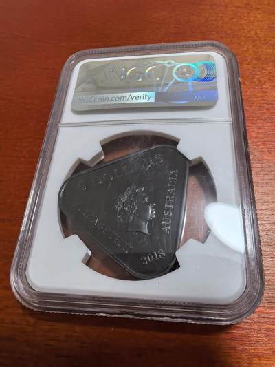 长老汇蛇年精选第五十四场拍卖 2018澳大利亚AC/DC乐队45周年5元镀镍三角形精制银币，NGC PF70UC, 首日标，10000枚，5枚并列冠军之一