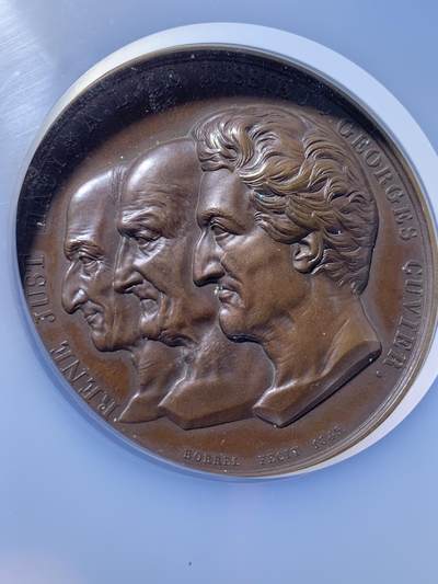 《竞宝斋》第423场 周日，周一，周二  3场连拍 （全场包邮） NGC MS63BN 法国《自然史通用大辞典》纪念铜章 高浮雕 早期船首铭 加大加厚盒