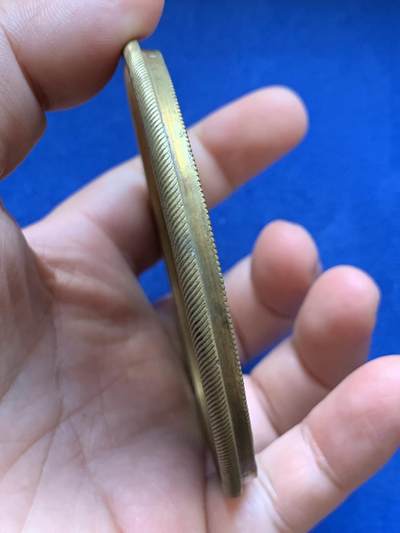 《竞宝斋》第423场 周日，周一，周二  3场连拍 （全场包邮） 围攻巴士底狱单面铜章 92.1克 84mm 顶部有打孔 大直径 品种少见