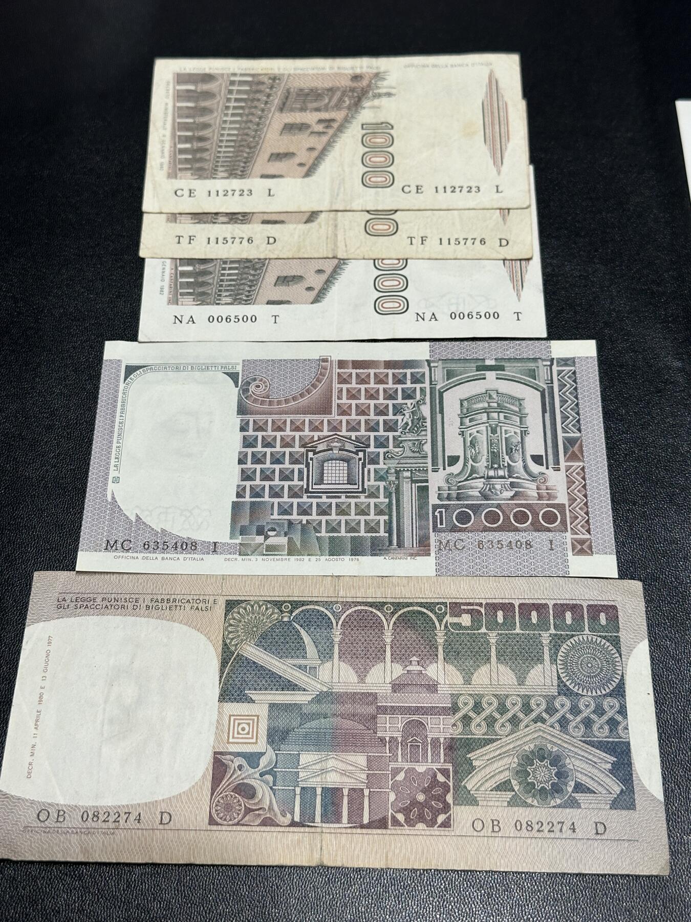 《外钞收藏家》第五百七十一期（国庆场第二场）（本平台长期征集拍品、欢迎藏友们联系合作） 意大利1000里拉3张+1万和5万里拉 一起 非全新 品相如图