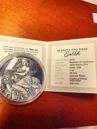 长老汇蛇年精选第五十四场拍卖 2022喀麦隆太阳系之地球女神2000法郎2盎司高浮雕仿古彩色银币，数码打印技术，999银，500枚，盒证全