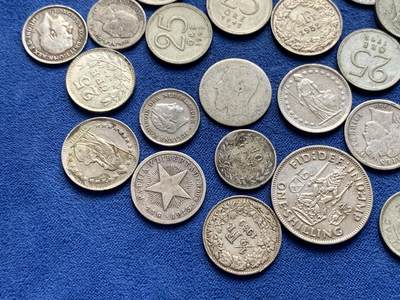 《竞宝斋》第423场 周日，周一，周二  3场连拍 （全场包邮） 多国小银币小银章 总重约97.9克