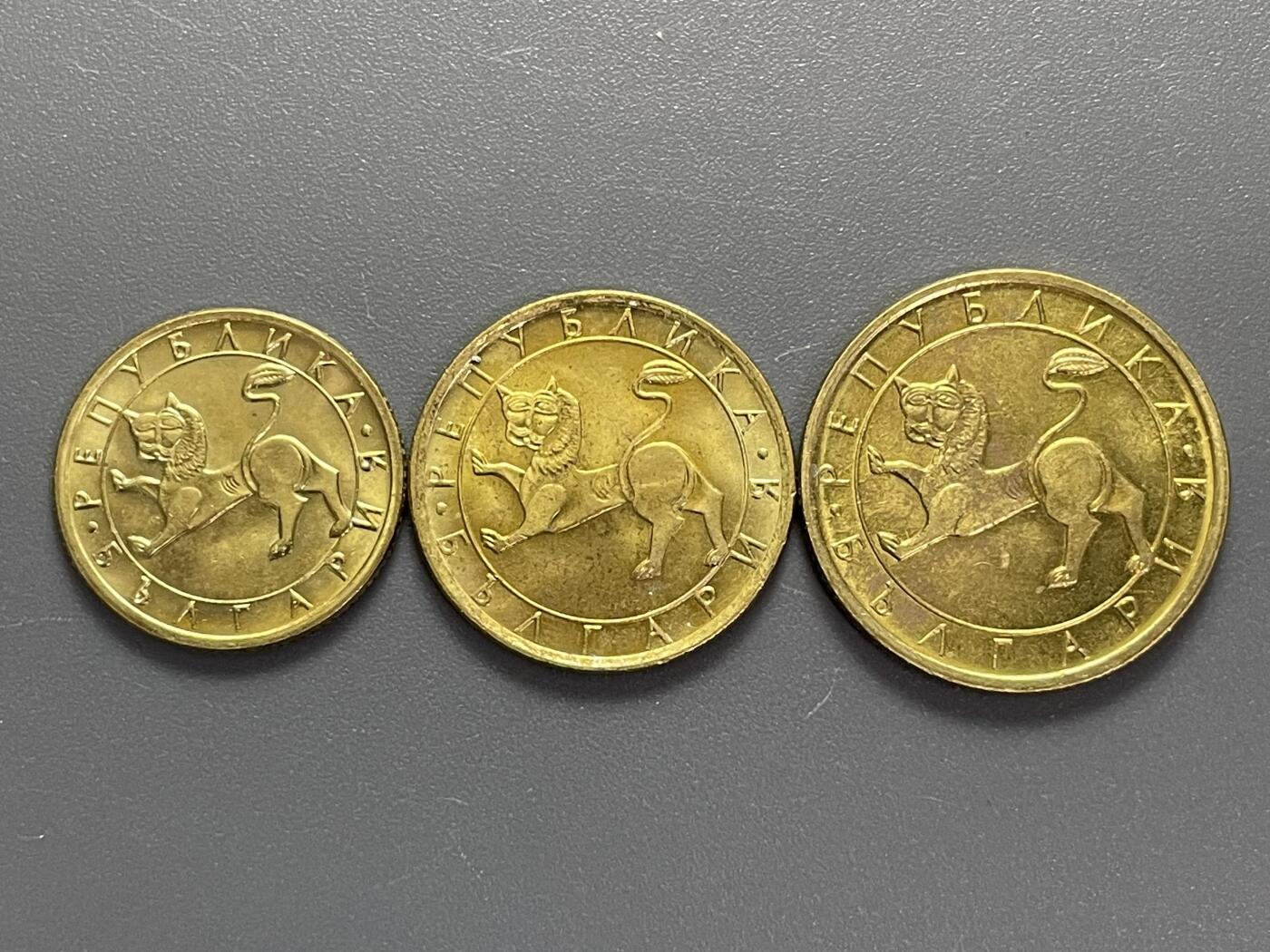 回流钱币1001-1 保加利亚1992年10、20、50斯托丁三枚
