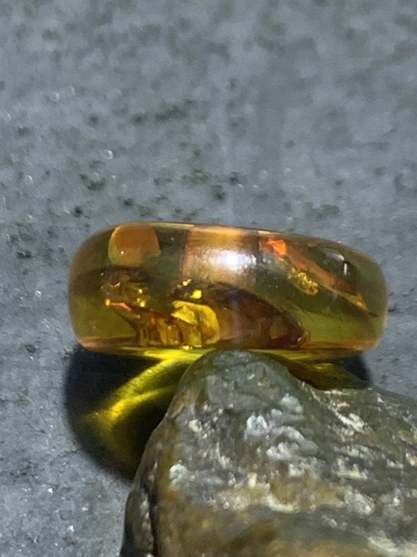 精美乌克兰花珀通货平安扣一个，