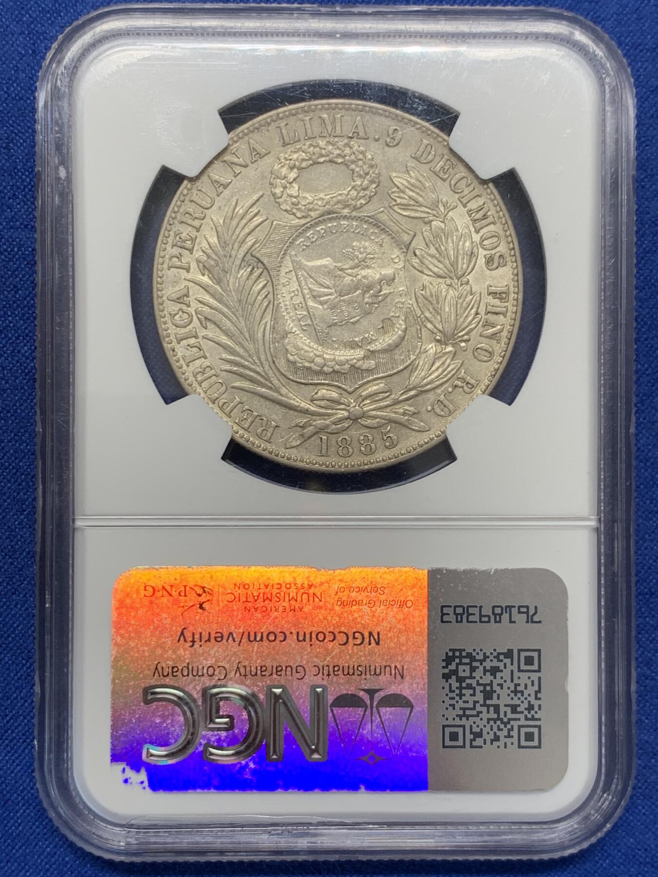 《竞宝斋》第423场 周日，周一，周二  3场连拍 （全场包邮） NGC AU55 危地马拉1894年加盖秘鲁坐人1比索1885年银币，细节非常清晰，加盖位置居中，比较难得。