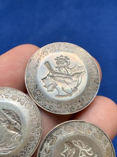 《竞宝斋》第423场 周日，周一，周二  3场连拍 （全场包邮） 三枚一组 法国私人定制鸟类银章 带有80%含银量银标 总重13克 25.8mm