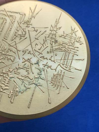 《竞宝斋》第423场 周日，周一，周二  3场连拍 （全场包邮） 名家乔治马蒂厄作【无题】大铜章  乔治马蒂厄 抽象派大师 240.5克 85mm