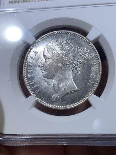 《竞宝斋》第423场 周日，周一，周二  3场连拍 （全场包邮） NGC MS63 英属印度1840年维多利亚女王双辫青年头像（小维）1卢比银币，银光闪闪，币面清爽干净又舒适，状态一流。