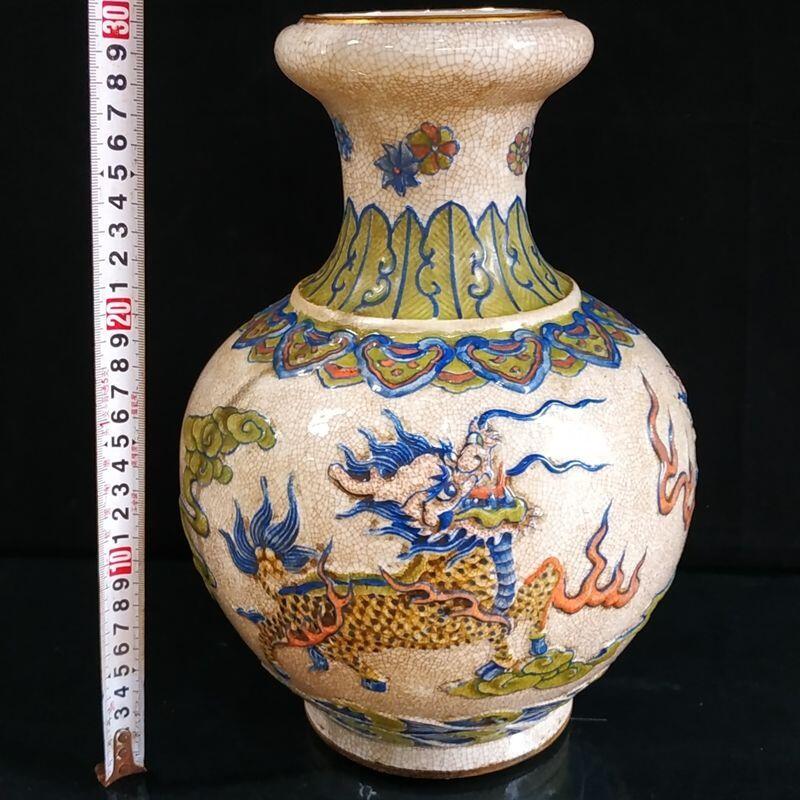 精品老瓷器专场 粉彩手工浮雕麒麟图开片描金蒜头瓶
