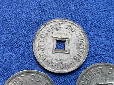 《竞宝斋》第423场 周日，周一，周二  3场连拍 （全场包邮） 三枚一组 法属安南1905年六百分之一锌币 世界上面值最小的硬币