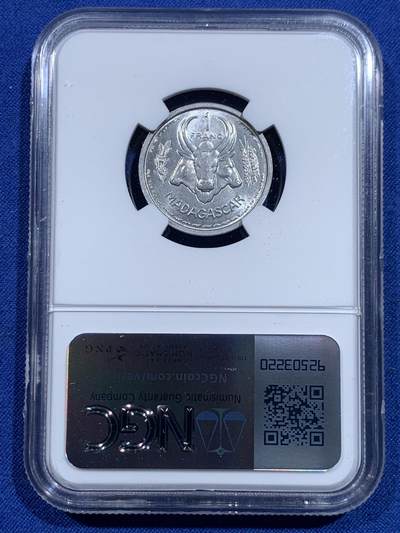 《竞宝斋》第423场 周日，周一，周二  3场连拍 （全场包邮） NGC MS65 马达加斯加1958年1法郎 铝币好品不容易 法属经典品种