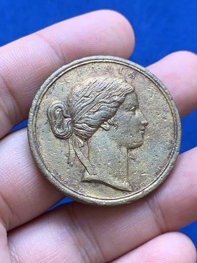 《竞宝斋》第423场 周日，周一，周二  3场连拍 （全场包邮） 美女与花卉纪念章，直径：37.7mm，重量：27.6克。细节见图