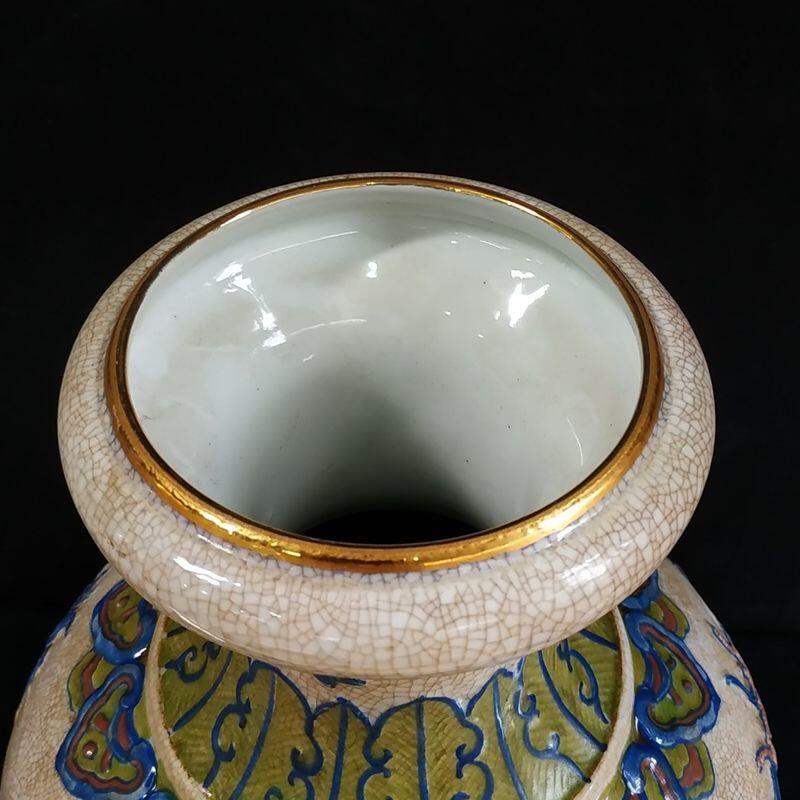 精品老瓷器专场 粉彩手工浮雕麒麟图开片描金蒜头瓶