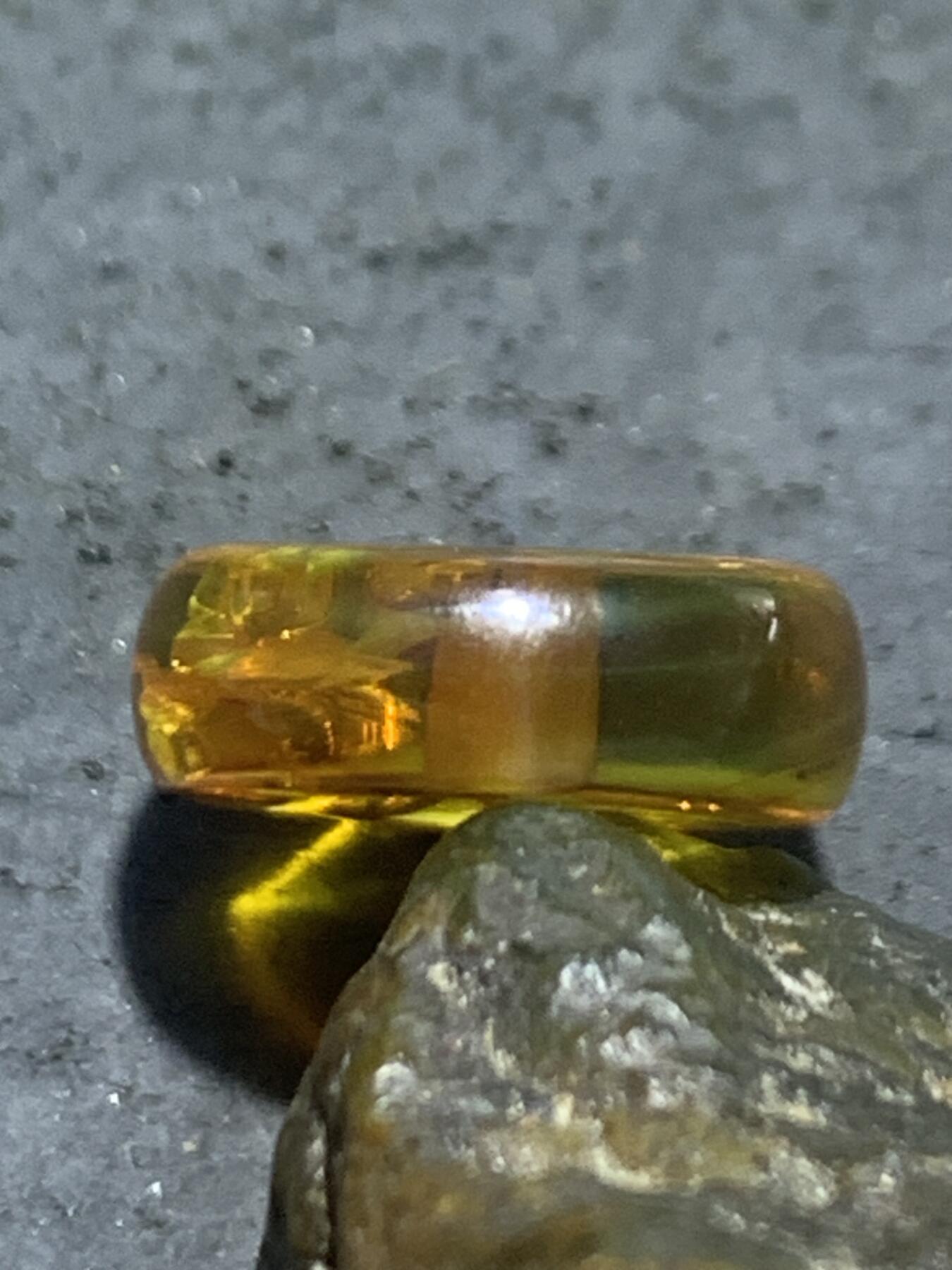 精美乌克兰花珀通货平安扣一个，