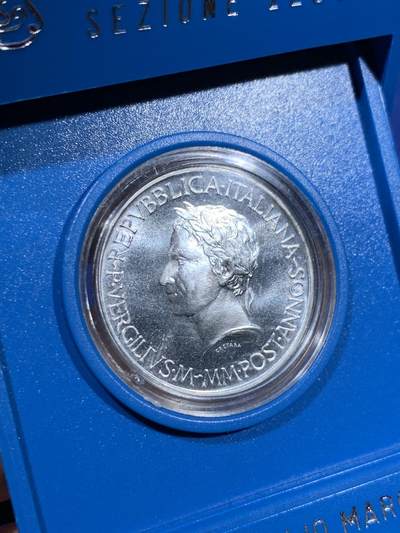 《竞宝斋》第423场 周日，周一，周二  3场连拍 （全场包邮） 意大利1981年维吉尔500里拉纪念银币 原盒+说明书