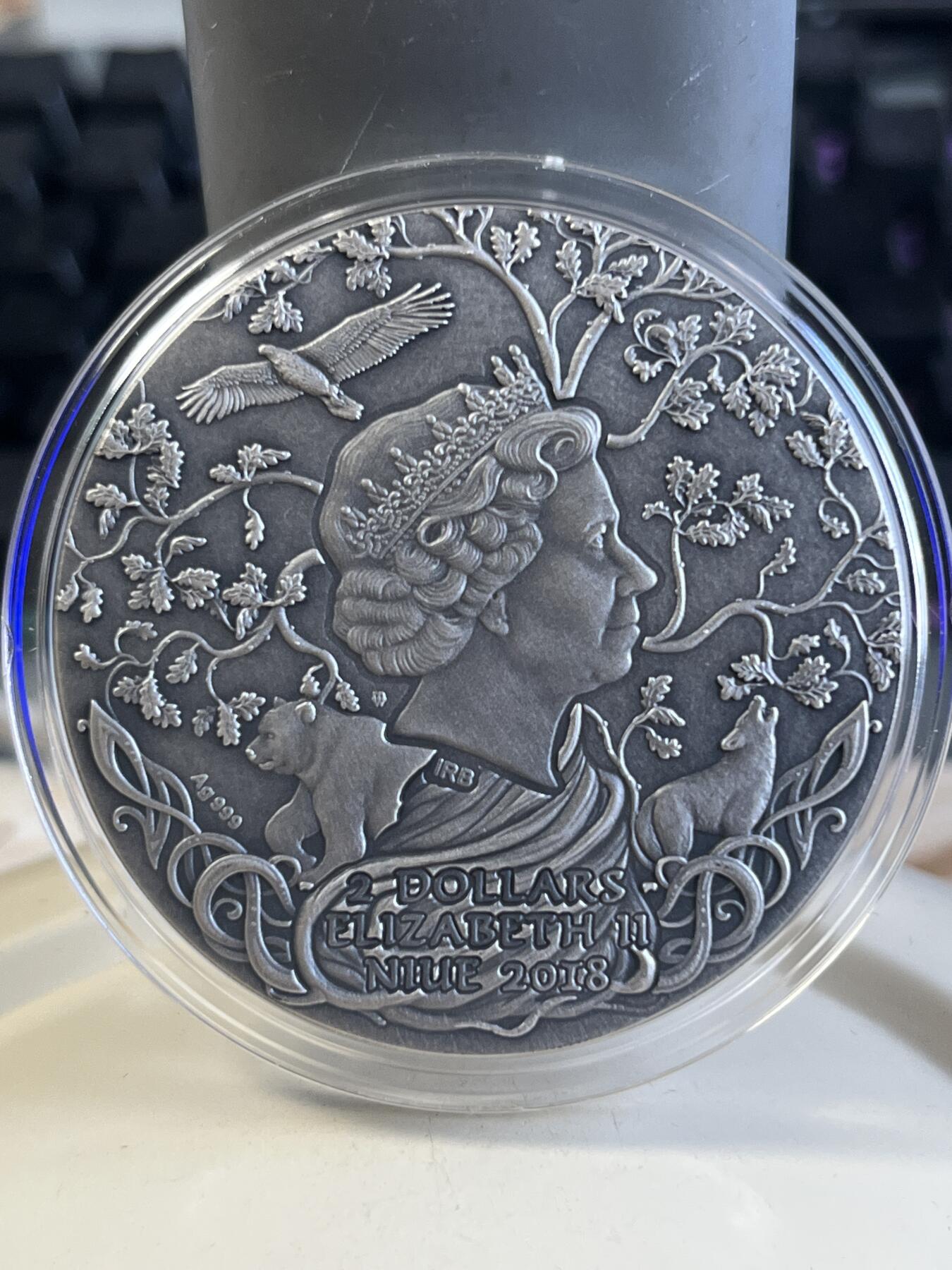 第177期拍卖【长期征集拍品】 纽埃2018年斯拉夫之神系列雷神佩龙镶嵌木头银币，999银，发行500枚