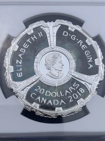 《竞宝斋》第423场 周日，周一，周二  3场连拍 （全场包邮） NGC PF70UC 加拿大2018年星际迷航深空九号星舰20加元异形双面精制彩色银币（30.75克重，9999纯银，36.15MM，全球限量4500枚、盒证齐全）重温科幻经典！80后的集体回忆~