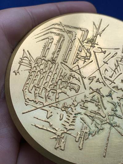 《竞宝斋》第423场 周日，周一，周二  3场连拍 （全场包邮） 名家乔治马蒂厄作【无题】大铜章  乔治马蒂厄 抽象派大师 240.5克 85mm