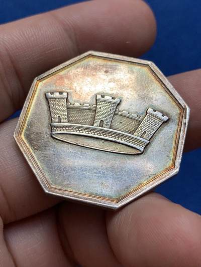 《竞宝斋》第423场 周日，周一，周二  3场连拍 （全场包邮） 法国城市人寿保险公司八角银质代币，城堡王冠图，丰饶角AR边铭，35mm，20克