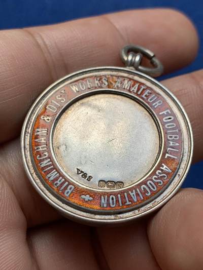 《竞宝斋》第423场 周日，周一，周二  3场连拍 （全场包邮） 英国伯明翰足球协会纪念银章 24.5克 32.3mm