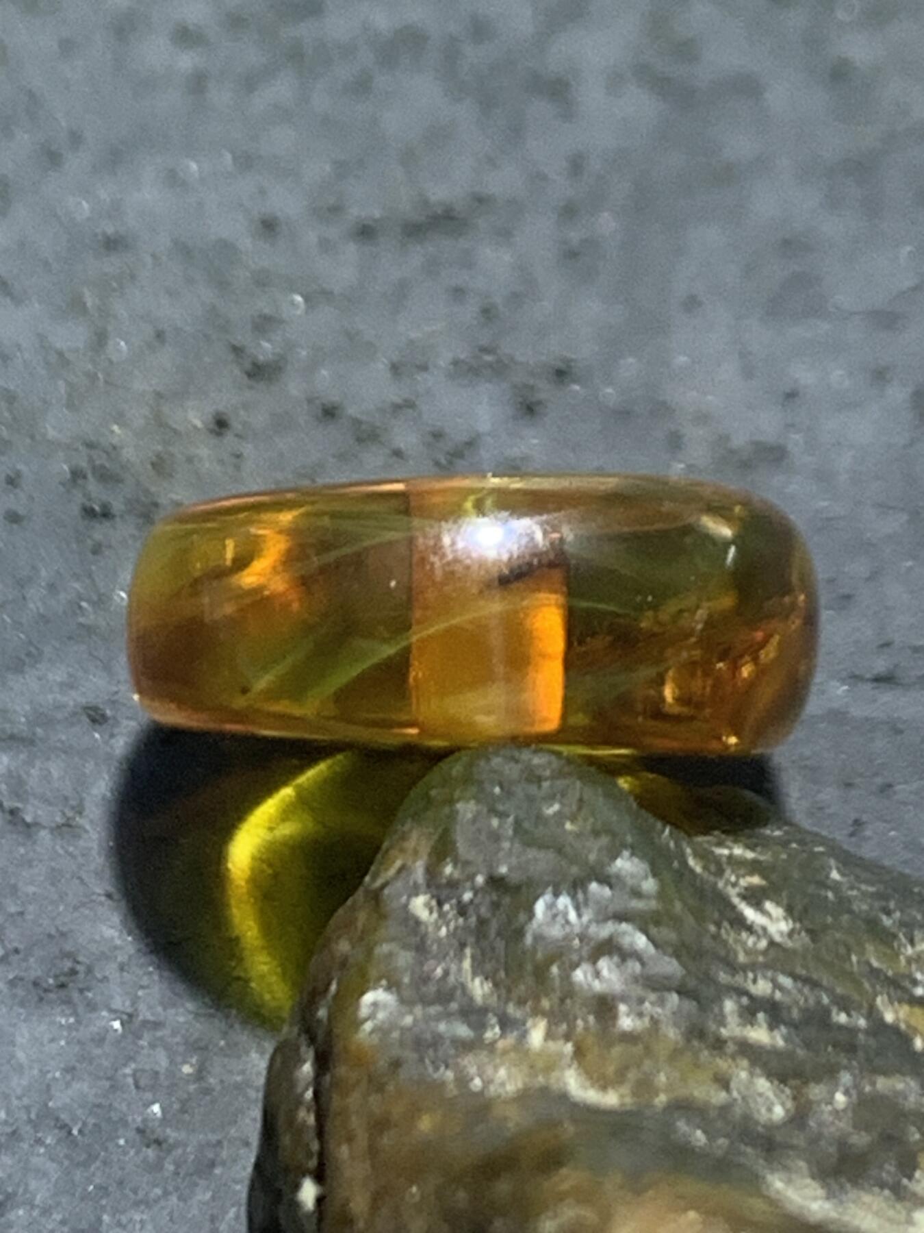 精美乌克兰花珀通货平安扣一个，