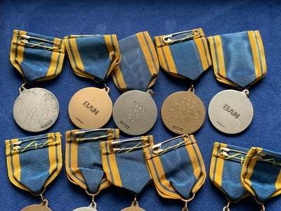 《竞宝斋》第423场 周日，周一，周二  3场连拍 （全场包邮） 瑞典射击节奖章，全部16枚，单个直径31mm，总重约272.5克。