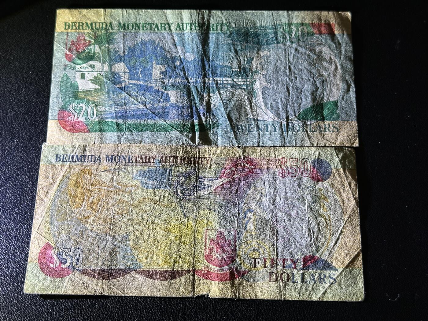 《外钞收藏家》第五百七十一期（国庆场第二场）（本平台长期征集拍品、欢迎藏友们联系合作） 百慕大女王20和50刀 2张一起 非全新 品相如图