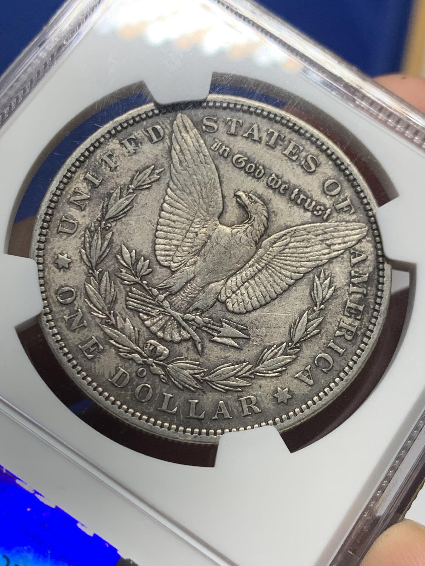 《竞宝斋》第423场 周日，周一，周二  3场连拍 （全场包邮） NGC XF40 美国 1895年 一美元 摩根银币 “摩根王”年份 整体味道和状态不错 砸盒重评有望加分