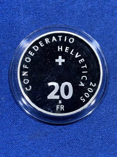 《竞宝斋》第423场 周日，周一，周二  3场连拍 （全场包邮） 瑞士2005年20法郎精制银币，市面基本见不到，发行量少，原盒带说明。