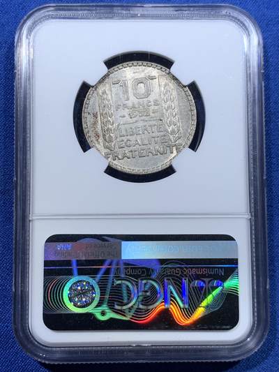 《竞宝斋》第423场 周日，周一，周二  3场连拍 （全场包邮） NGC MS62 法国 1932年 10法郎银币 带彩包浆
