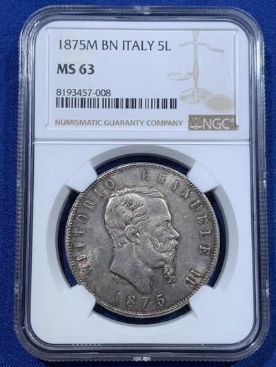 《竞宝斋》第423场 周日，周一，周二  3场连拍 （全场包邮） NGC MS63 意大利1875M流通5里拉大银币，埃曼努尔二世，米兰厂。淡金彩浆，转光流畅，更高分仅4枚，意系流通主币中难得比较低估的品种。同年64+麦稀奇5201元不含佣成交