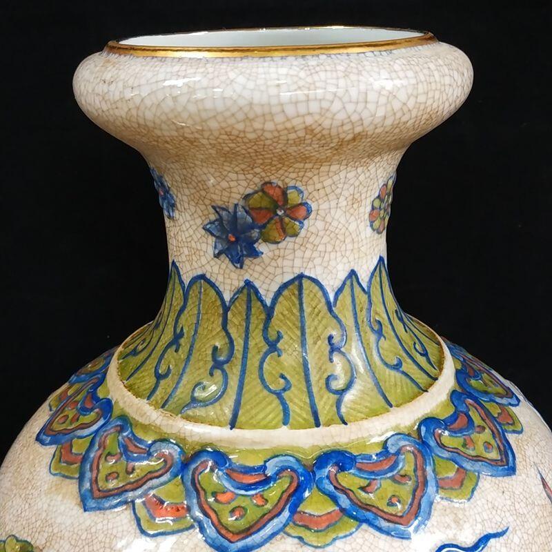 精品老瓷器专场 粉彩手工浮雕麒麟图开片描金蒜头瓶