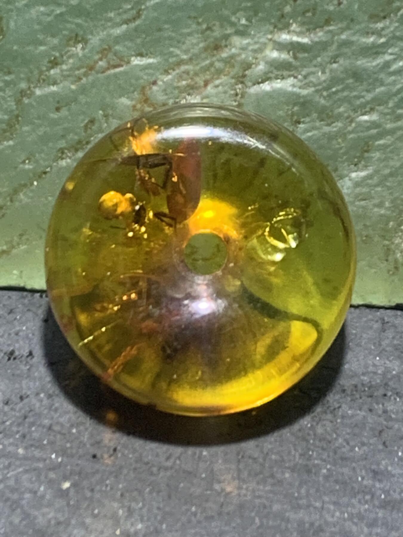 精美乌克兰花珀通货平安扣一个，